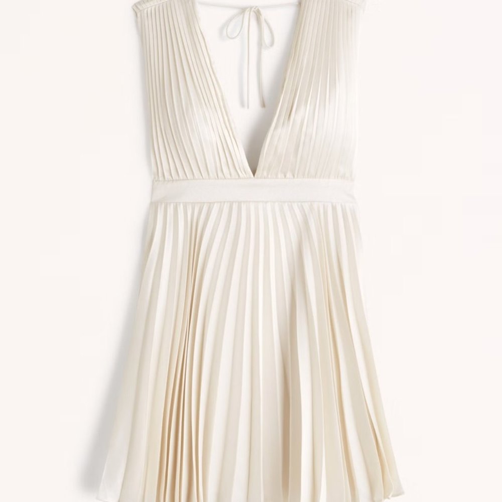 Abercombie White Plunge Pleated Mini Dress - NWT, Never Been Worn. Small